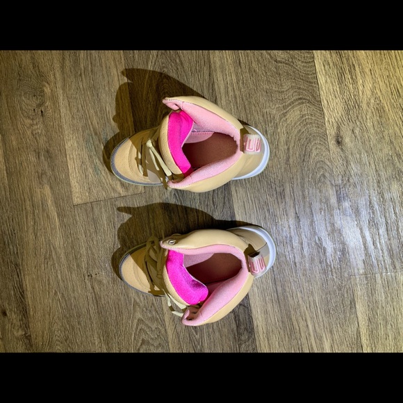 Nike Yeezy Size 8 - Picture 3 of 5